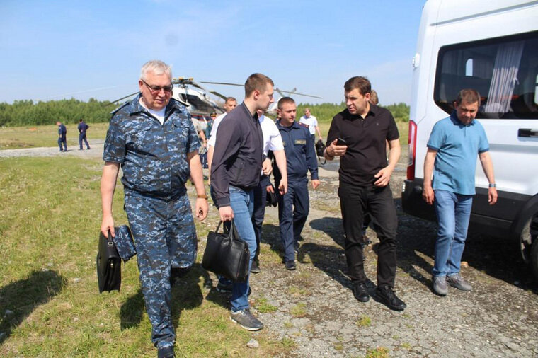    На место делегация прибыла на вертолете «МИ-8»