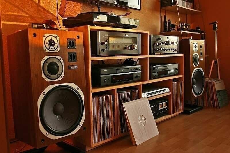 Винтажные hi fi. Hi Fi Audio Винтаж Vintage. Винтажная Hi-Fi аудиотехника в интерьере. Советские колонки в современном интерьере. Моя Винтажная Hi Fi аудиосистема.