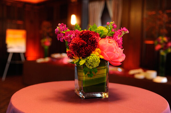 Цветочные композиции на свадебный стол