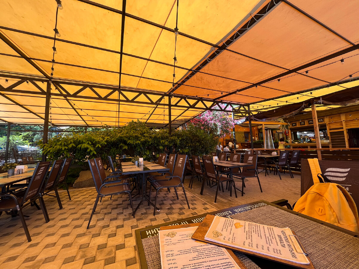 Интерьер кафе.