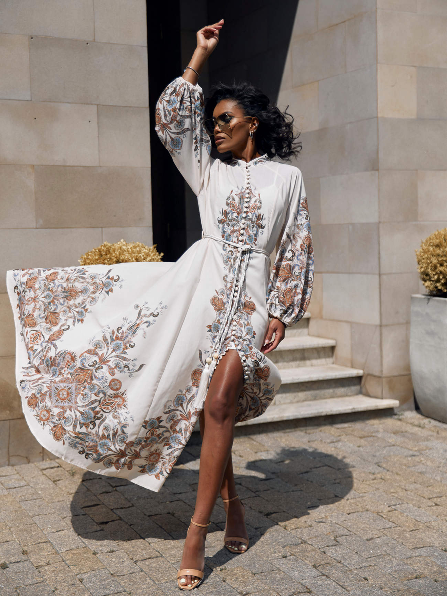 Что носить летом, чтобы выглядеть стильно и чувствовать себя максимально комфортно?  Ответ прост - подходят все варианты! Платья, юбки, брюки, костюмы, главное знать, как их сочетать!-26