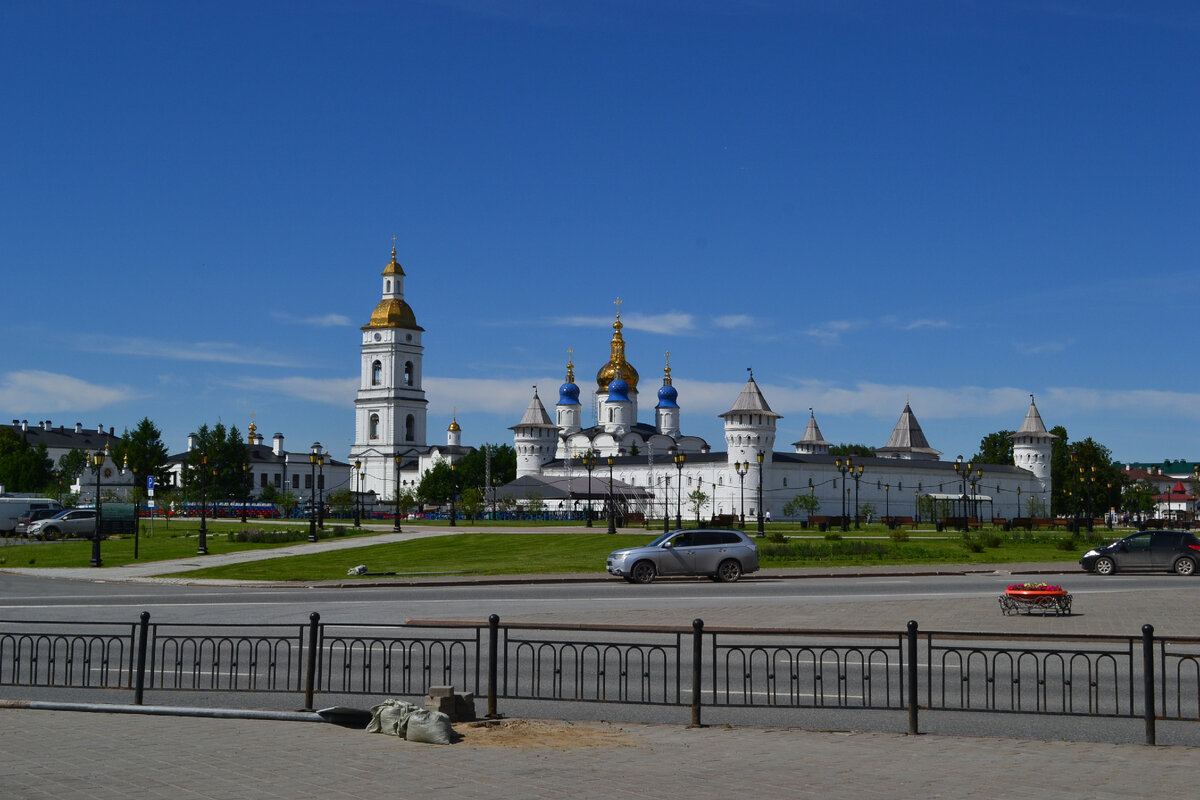 Фотогалерея "Тобольский кремль и павлин"