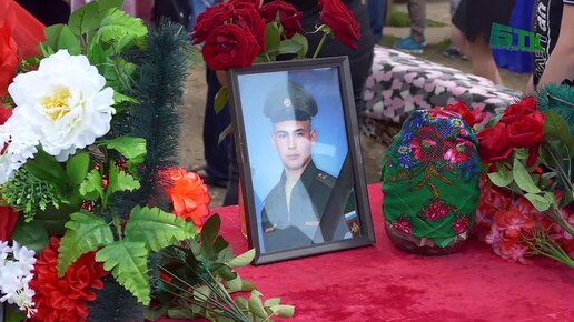 В последний путь проводили 19-летнего военнослужащего Альберта ...