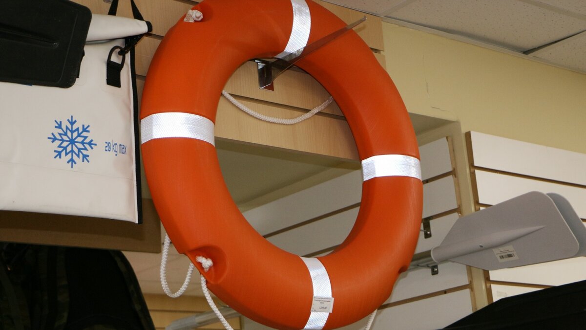     Теперь матросы-спасатели несут вахту до 21.00.