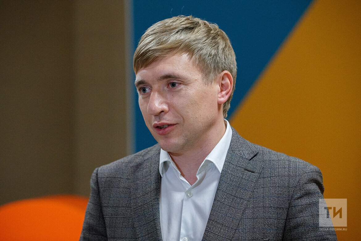 ​Григорий Гуров: «Задача - чтобы в каждой школе и колледже был человек, который знает, как должно работать “Движение первых” в образовательной организации». Фото: © Владимир Васильев / «Татар-информ»