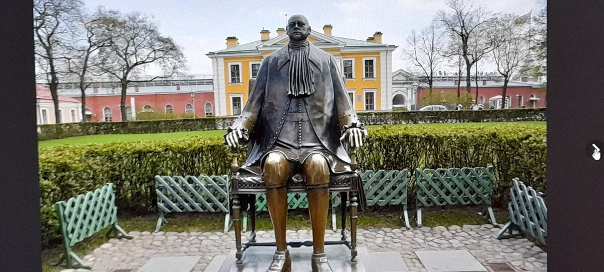 Памятник Петру I установлен на территории Петропавловской крепости Санкт-Петербурга в 1991 году. Автор-М. Шемякин.