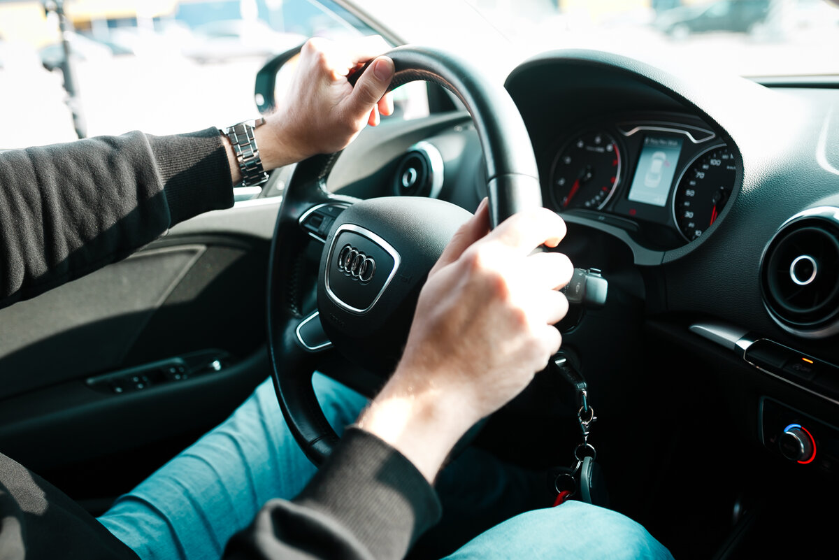 В автошколе "ФОРТУНА" есть обучение как на механике, так и на автомате с возможностью смены трансмиссии в процессе обучения.