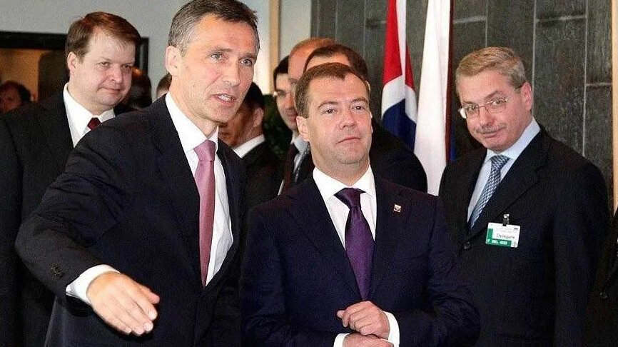 Экс-Президент России Дмитрий Медведев и тогдашний премьер-министр Норвегии, а ныне действующий генеральный секретарь НАТО Йенс Столтенберг.
