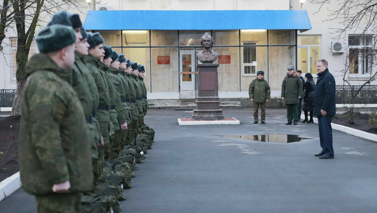     Законопроект о способах вручения повестки для прохождения военной службы одобрен Советом Федерации. Сейчас ожидается, когда его подпишет Президент РФ. После этого закон будет опубликован и вступит в законную силу, сообщил RostovGazeta юрист Антон Габович.