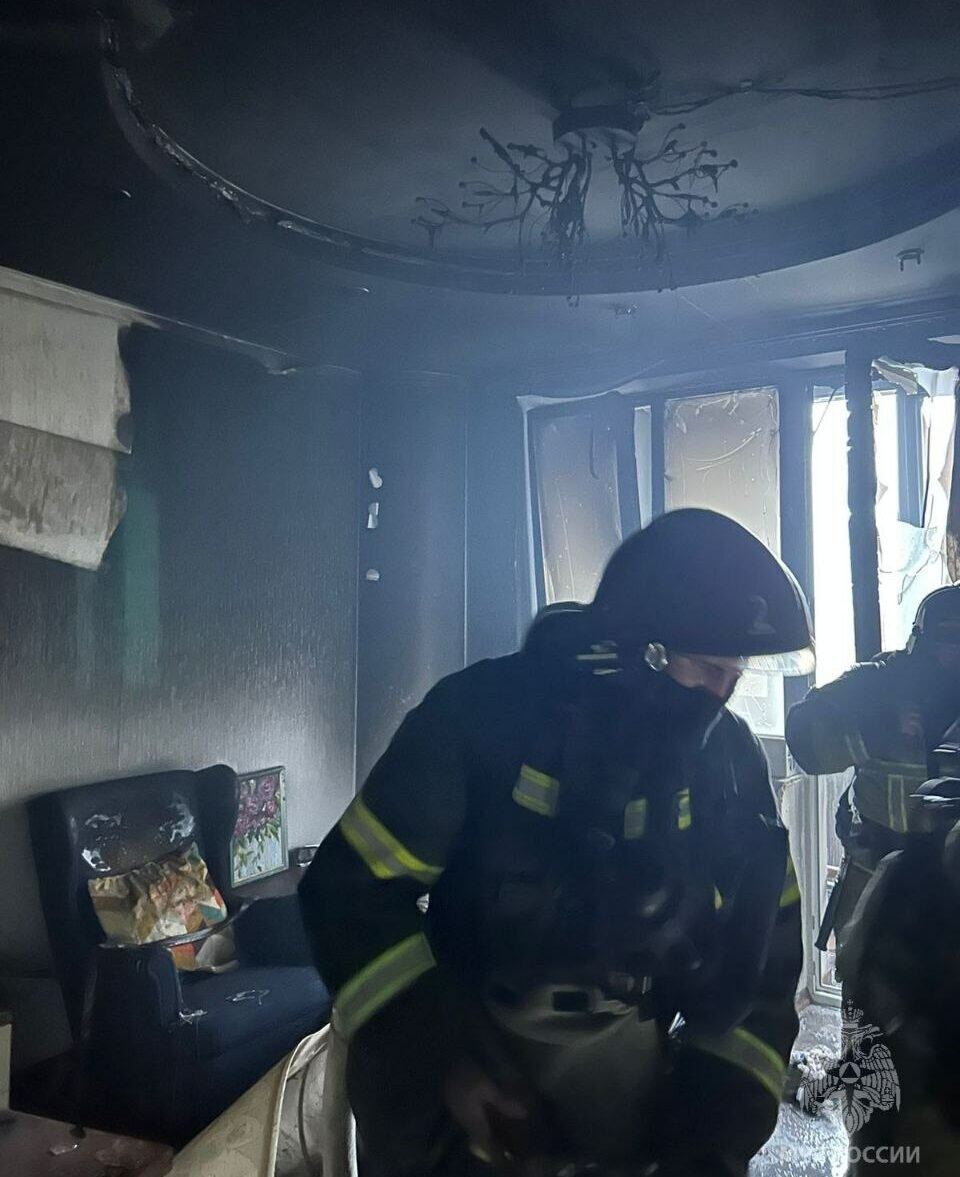    На пожаре в Оренбурге огнеборцы спасли женщину на 11 этаже в доме на Маршала Жукова Белов Михаил Александрович