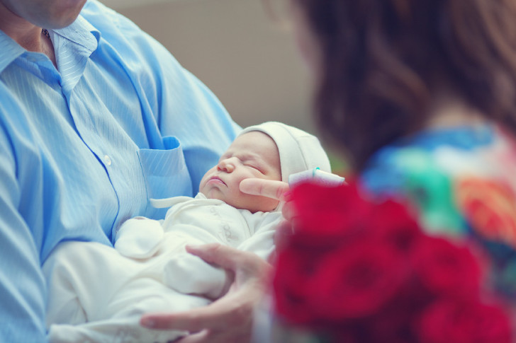 первый раз увидел сына (яндекс картинки)