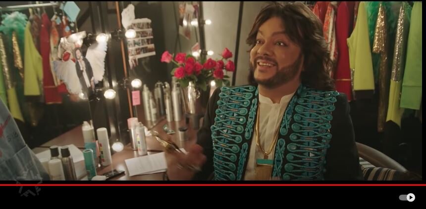    Фото: скриншот клипа на песню "Цвет настроения синий" на YouTube