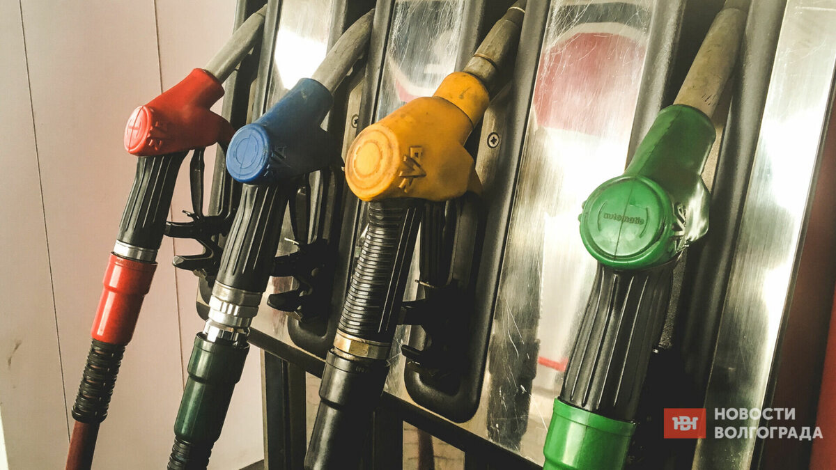     В Волгоградской области за неделю особых ценовых изменений на АЗС не произошло. Стоимость всех марок бензина остается стабильной. Только дизельное топливо слегка подешевело по данным Росстата.