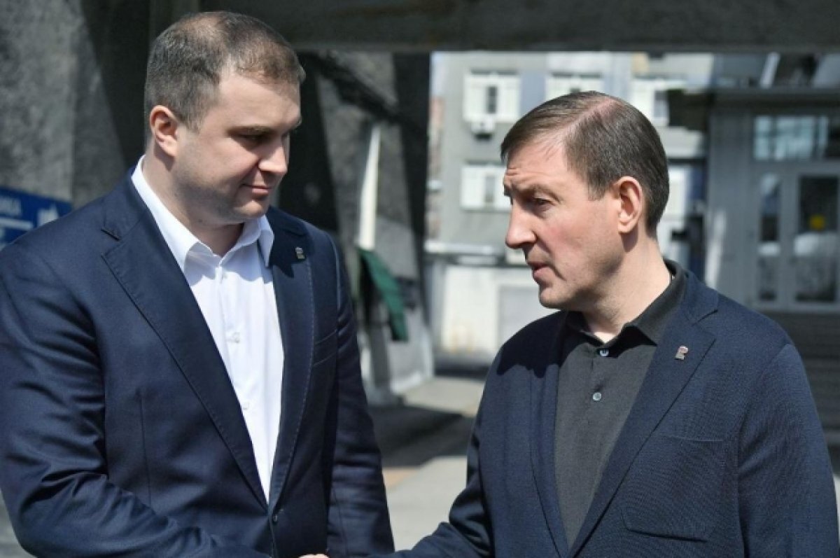    За один день единороссы успели много где побывать.