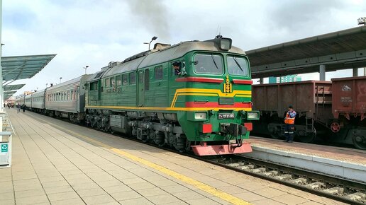 Поезд РЖД в Монголии - отправление из Улан-Батора в Иркутск. Грузовые ...