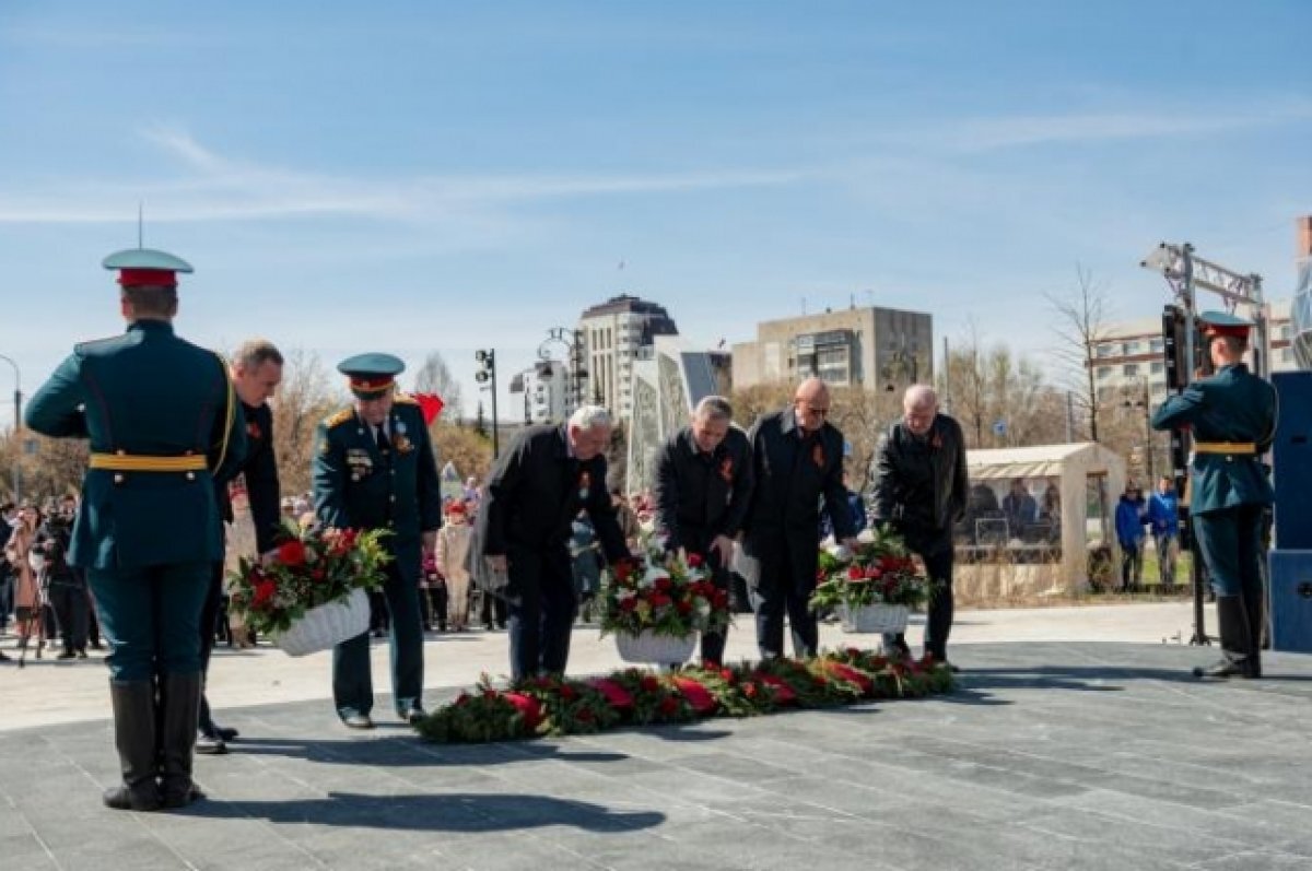    В сквере Николая Машарова в Тюмени 1 мая прошли торжественные мероприятия