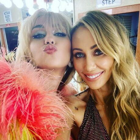     Мама Майли Сайрус выходит замуж за Доминика Пёрселла