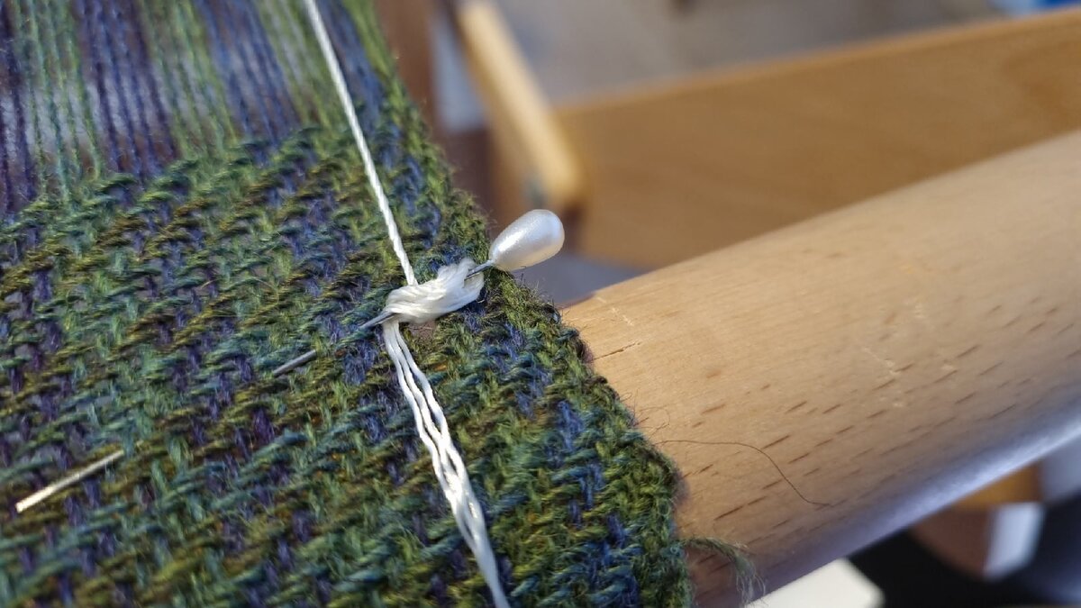 Дублирование кромочной нити капроном. Фото автора