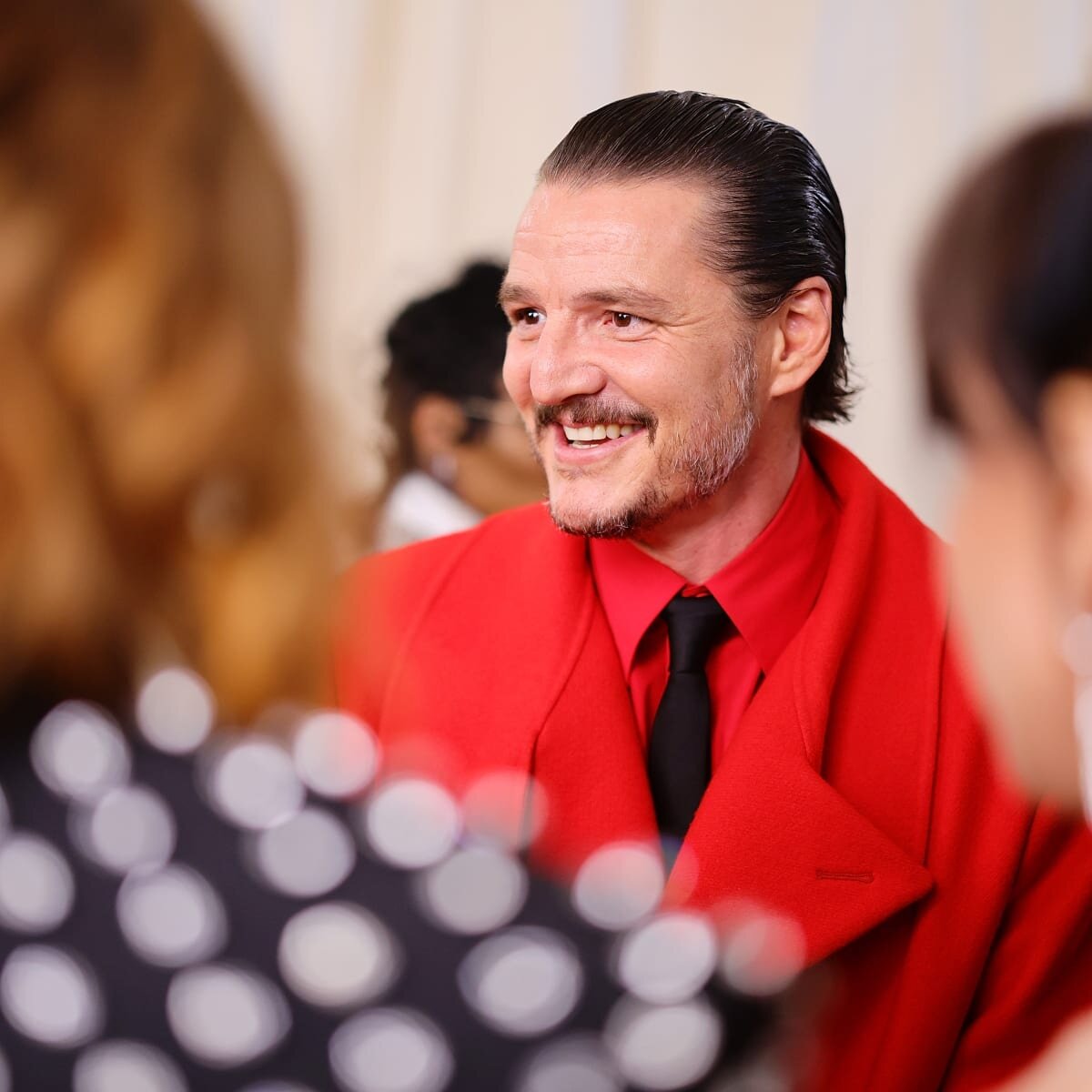 Педро Паскаль (Pedro Pascal на Met Gala 2023)