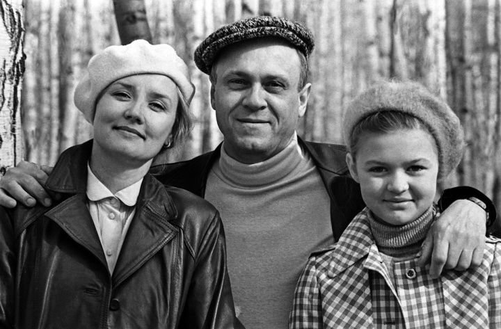      Вместе с родителями, фото из открытых источников.