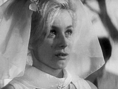 кадр из фильма  с сайта кинотеатр. ру . В роли Клавы - Лариса Малеванная.