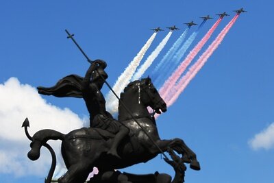    Штурмовики Су-25 во время воздушной части военного парада над памятникам Георгия Победоносца ©Григорий Сысоев РИА Новости