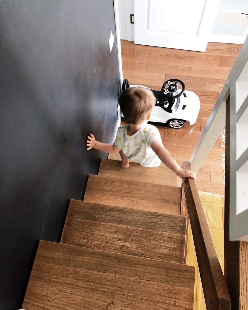 Листайте карусель →