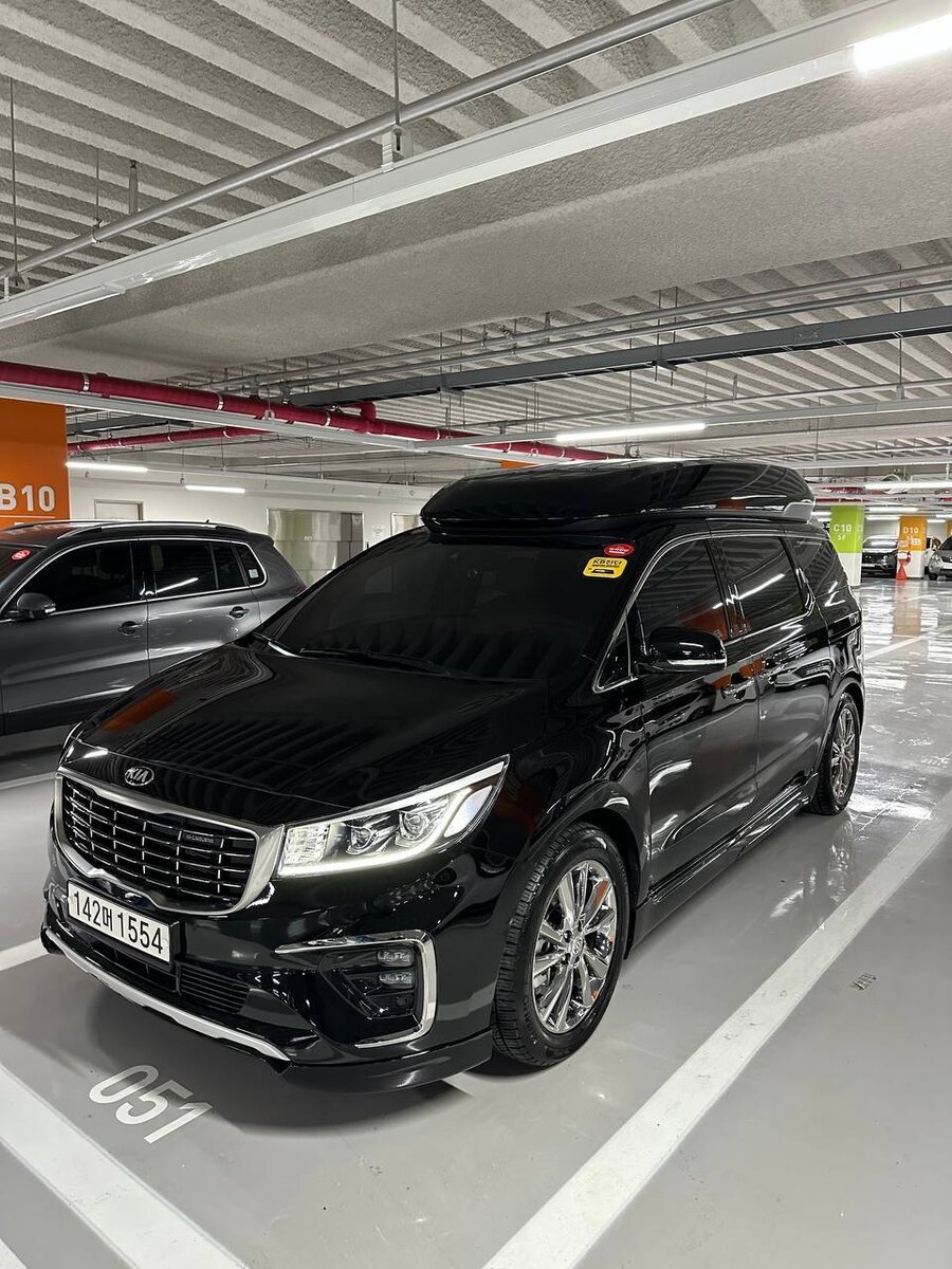 Kia Carnival в живую его размеры поражают 