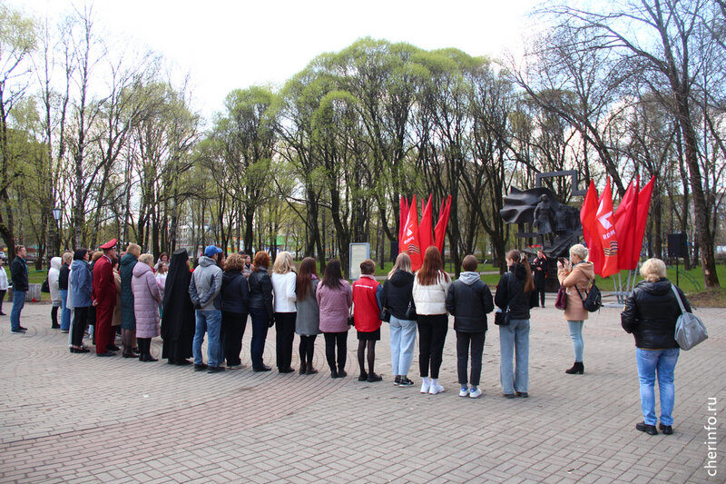    Акция "Мы помним" состоялась сегодня утром у памятника медсестре в привокзальном сквере.