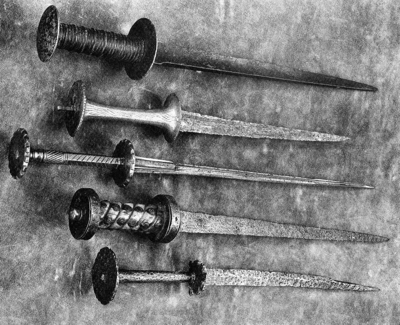 Различные варианты исполнения кинжалов