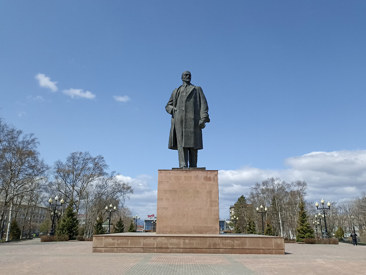 Южно-Сахалинск. Привокзальная площадь. Сквер Чехова. | Оксана М. | Дзен