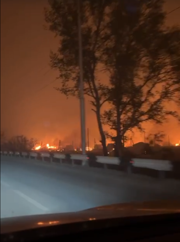 Фотка из видео, поэтому качество не очень. Это как раз шоссе Тюнина.