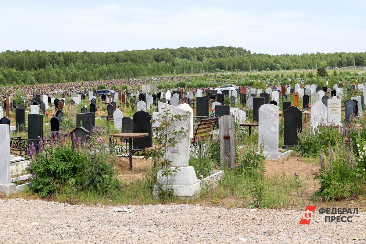На кладбище в Екатеринбурге появился памятник в честь «вагнеровцев».  Фото: Елена Майорова