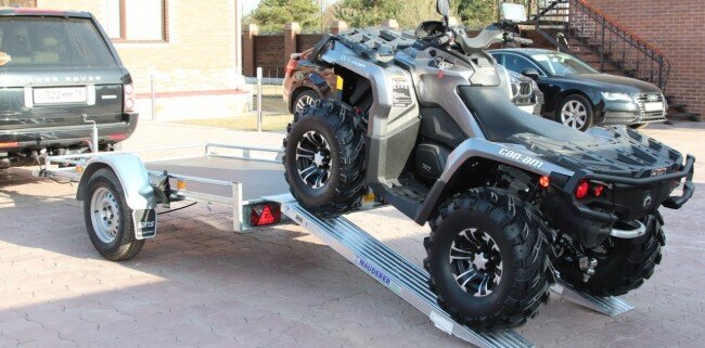Прицеп должен иметь достаточную грузоподъемность, чтобы вы могли перевозить ваш квадрацикл без проблем