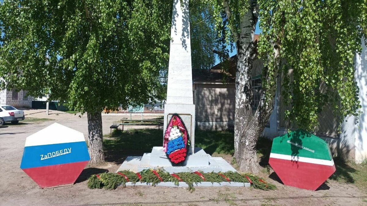     Глава Зеленодольского района Михаил Афанасьев сообщил, что полицейские задержали подозреваемого в осквернении памятника павшим воинам ВОВ. Об этом он написал в своем Telegram-канале.