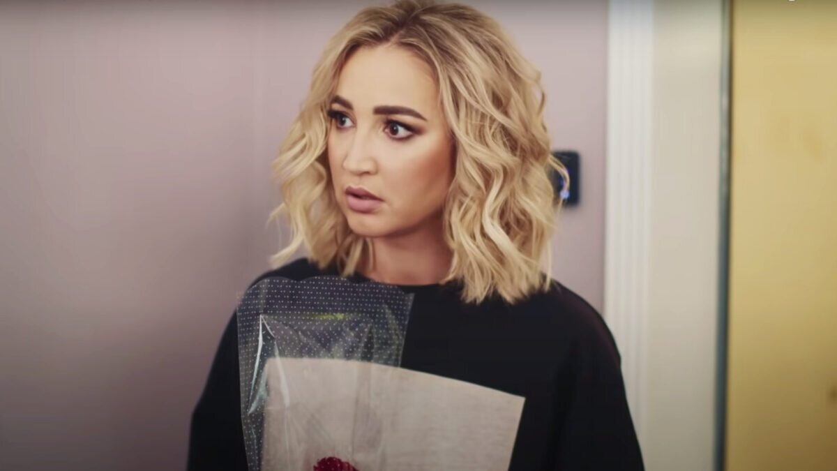    Ольга Бузова. Кадр из клипа «Игрушка» Александр Сафронов