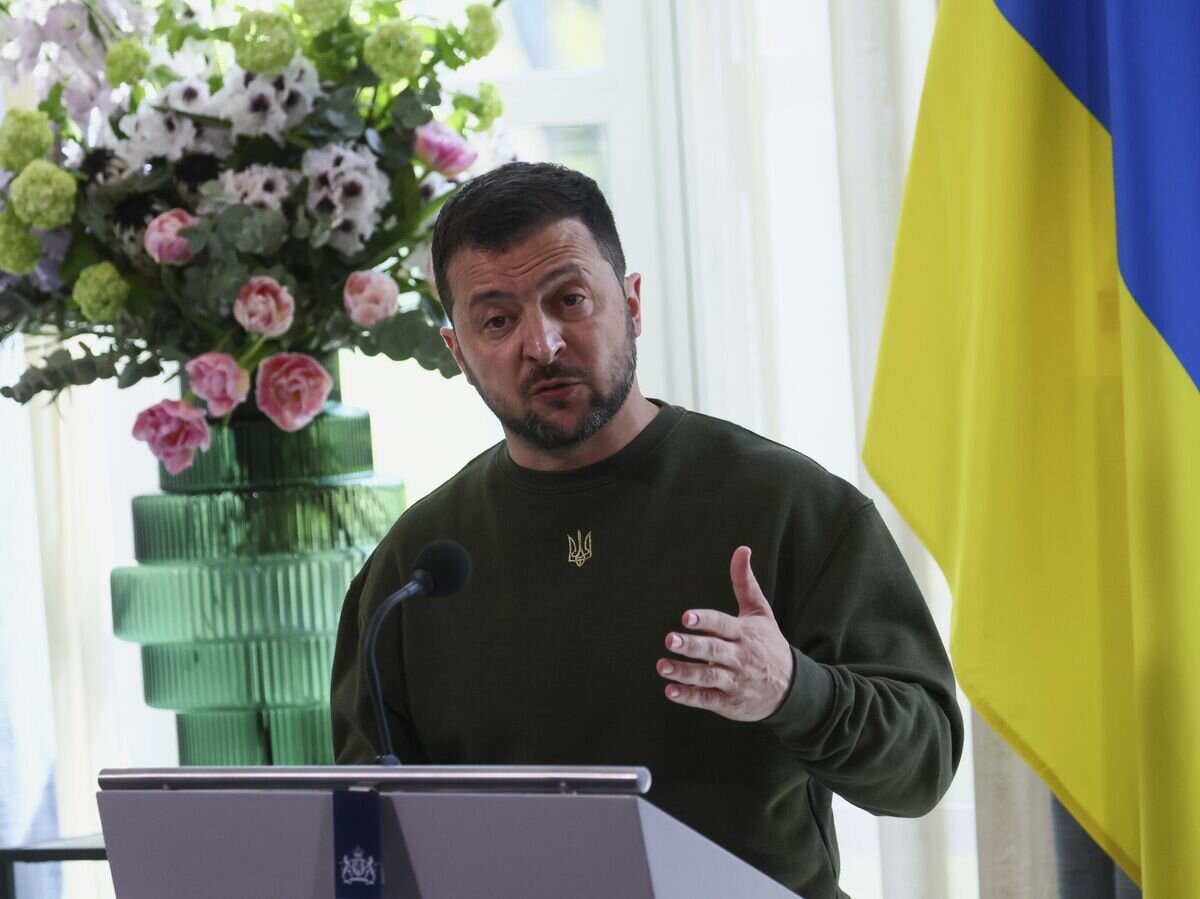    Президент Украины Владимир Зеленский во время пресс-конференции в Гааге, Нидерланды© AP Photo / Yves Herman