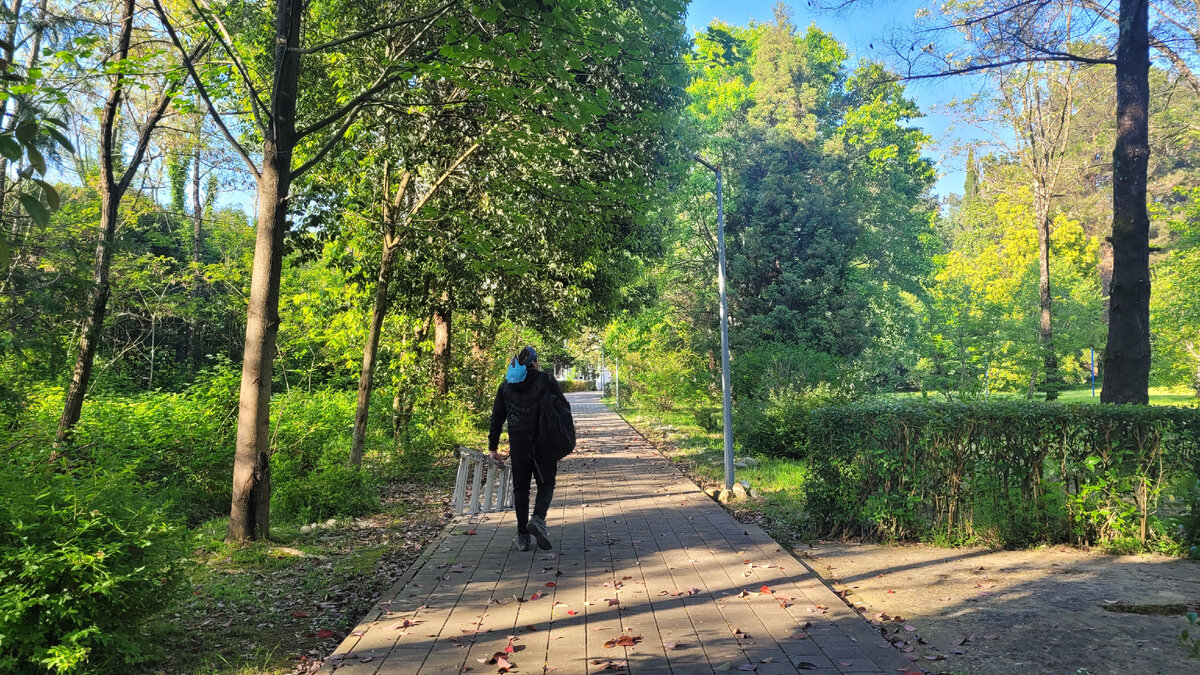 Когда Марко осматривал фонари, женщины ему задавали вопросы