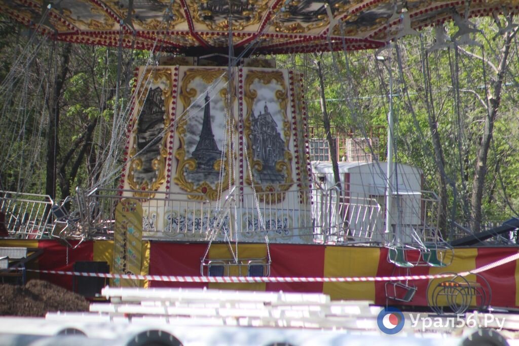    В Минздраве рассказали о состоянии пострадавших при обрушении карусели в Оренбурге: в больнице остаются двое детей, а 26-летнюю пациентку ждет операция