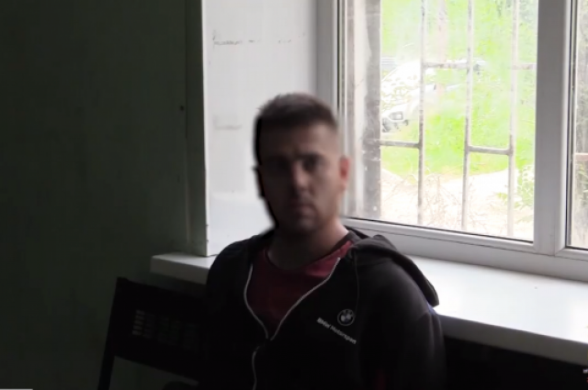    Видео задержания издевавшегося над девушкой треш-стримера поделились в МВД