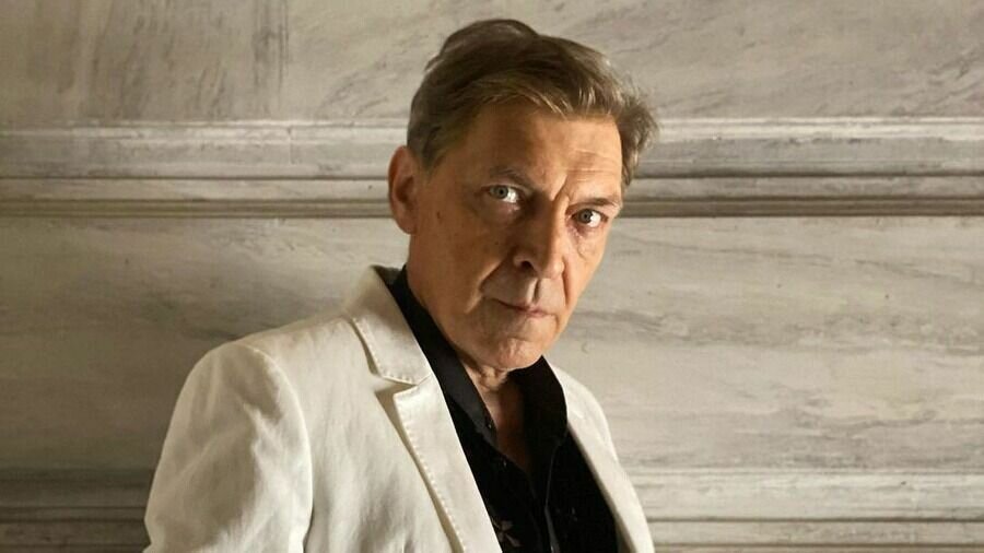     В Приморский районный суд Санкт-Петербурга поступило заявление прокуратуры с требованием изъять из владения признанного иноагентом журналиста Александра Невзорова* земельные участки, на которых построен его дом.