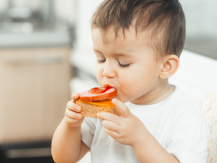 Не для кого не секрет что дети любят колбасу. Как может государство позволять травить детей и зарабатывать на будущее массу болезней внутренних органов?