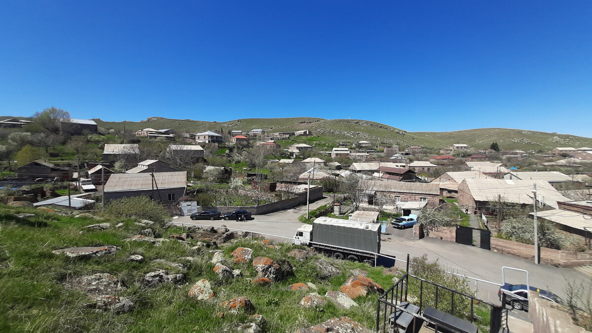 Просто вид на одну деревушку с холма, на котором расположен один из посещенных мною храмов