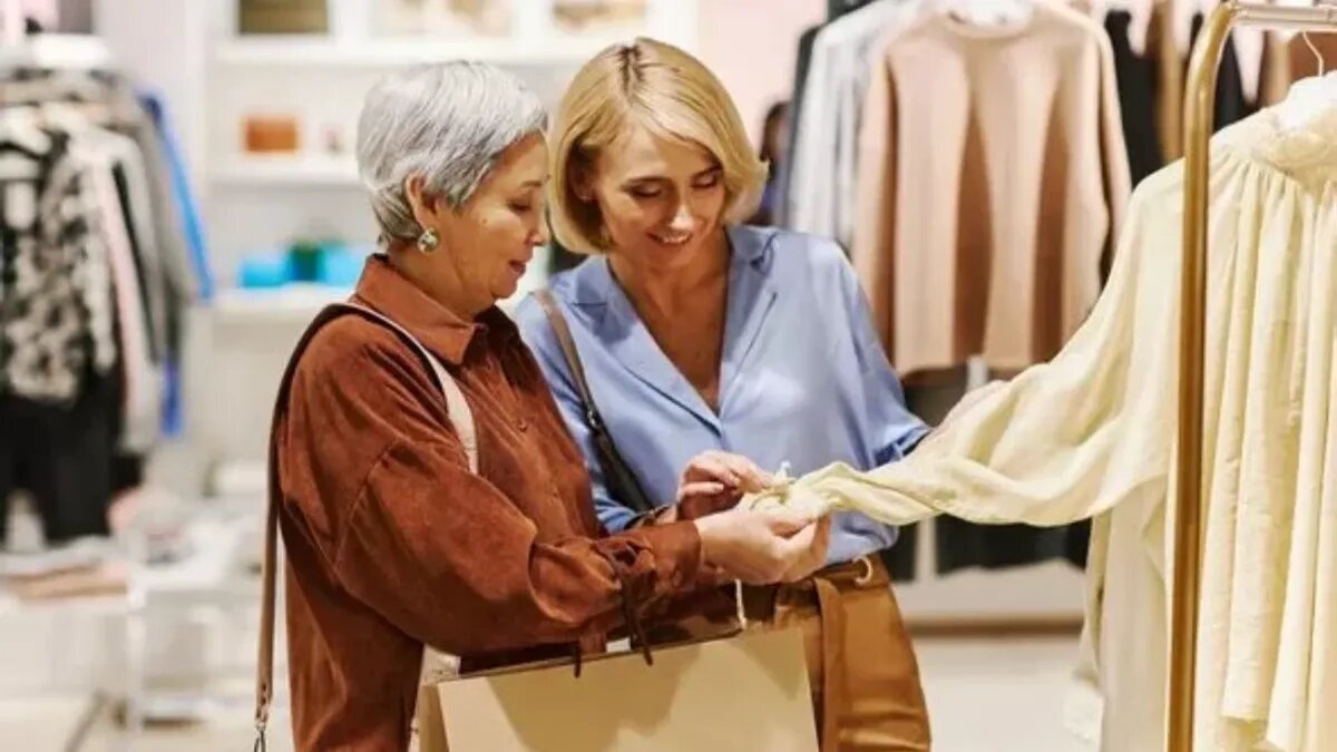 Женщины признались, что считают, что им «не следует» носить короткие юбки в свои 50 лет (Изображение: Гетти)