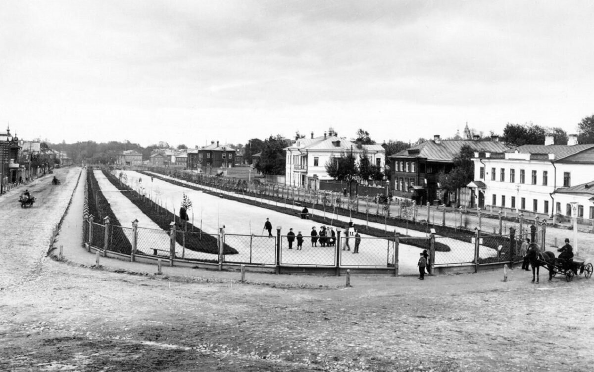    Дюков пруд располагался практически на месте нынешней площади Горького Оксана Снегирева