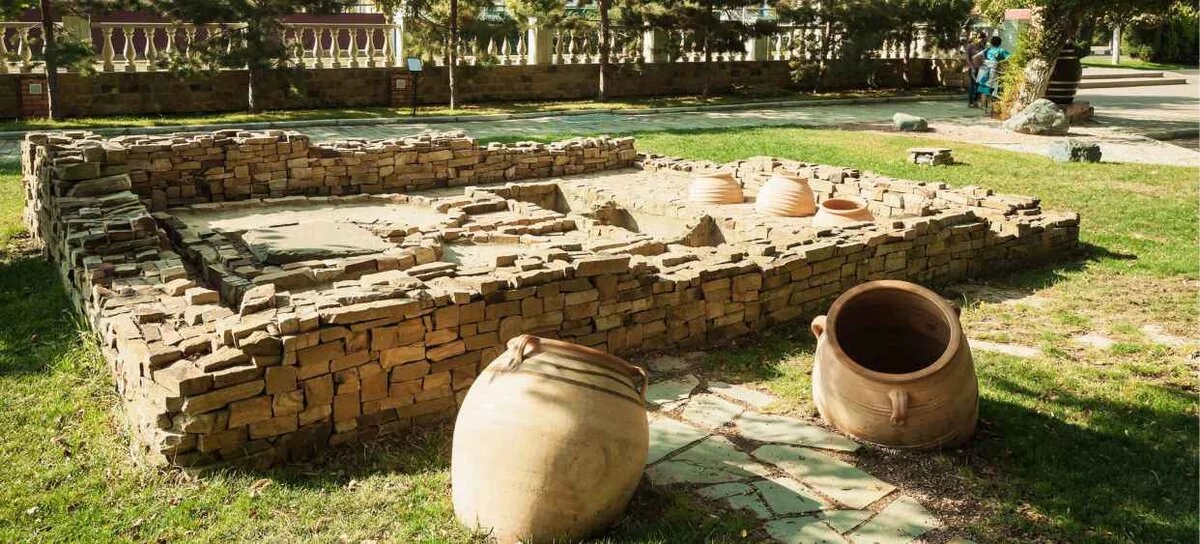 Развалины генуэзского дома в Тмутаракани.