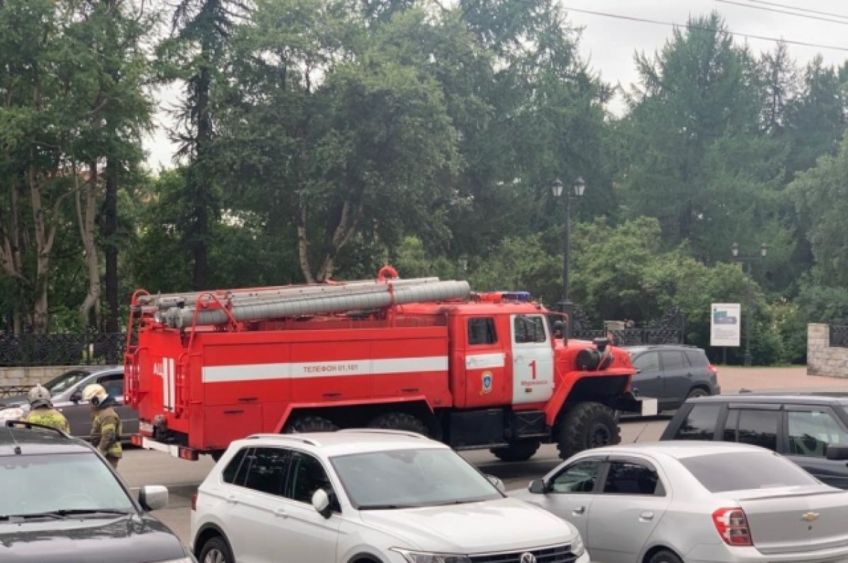   Обрушилась кровля двухэтажки на улице Пригородной в Мурманске