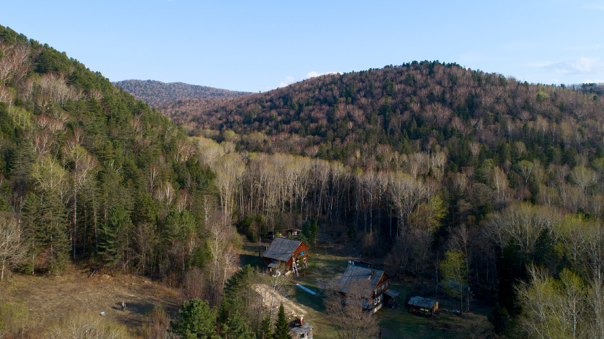 Верхне-Уссурийский стационар ДВО РАН. Фото Александра Хитрова. Мне кажется, что именно так может выглядеть та загадочная деревня посреди тайги.