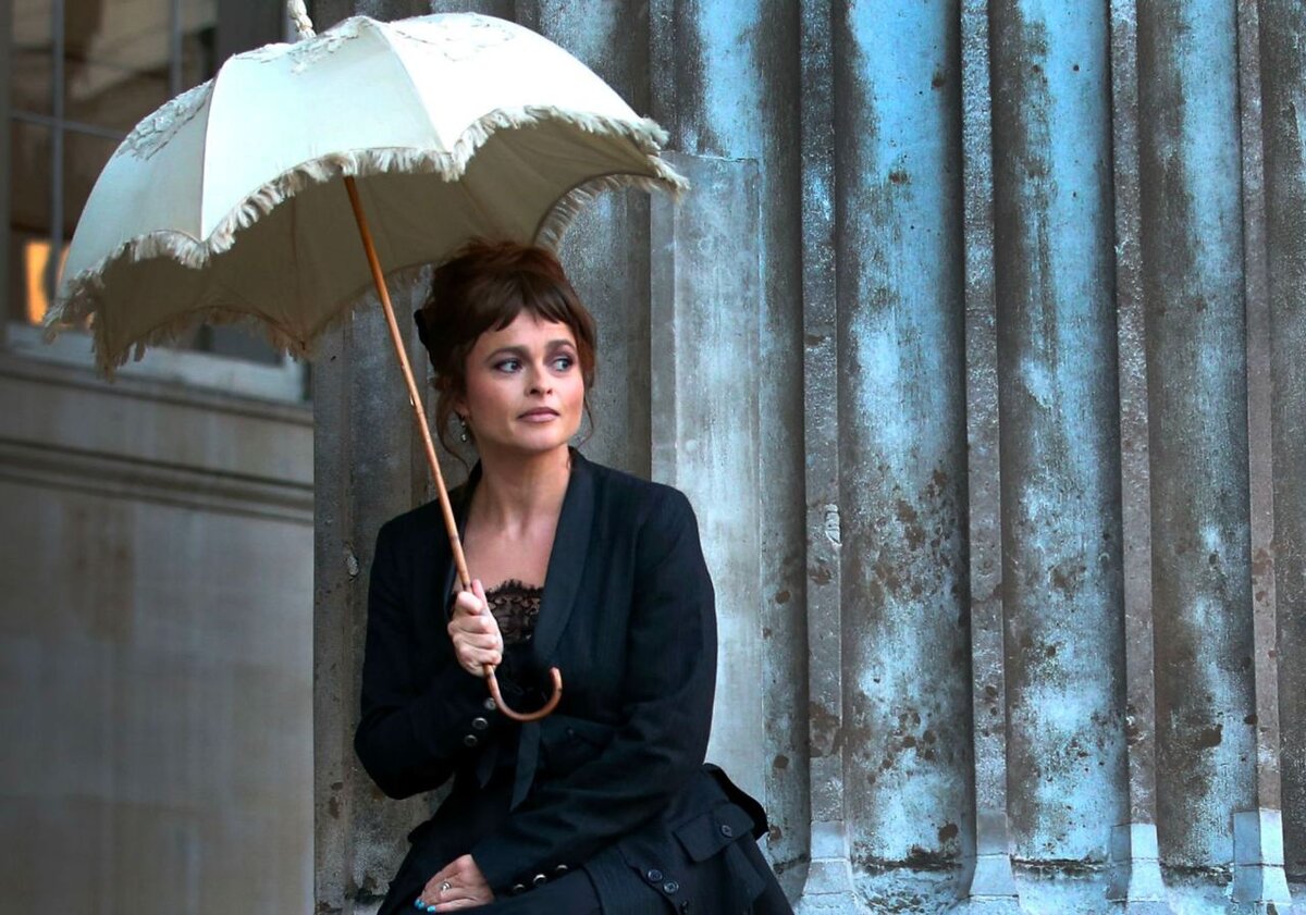 Кадр из сериала «Корона»