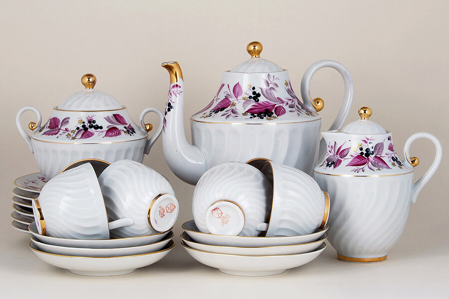 Кофейный сервиз «Чёрная смородина». ЛФЗ, 1970-е. Автор формы «Витая» Александр Иванович Борисов